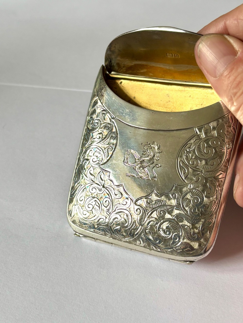 Edwardian Silver Gilt Cigarette Case with Lion Crest Boardman Glossop & Co 1904 View VIII