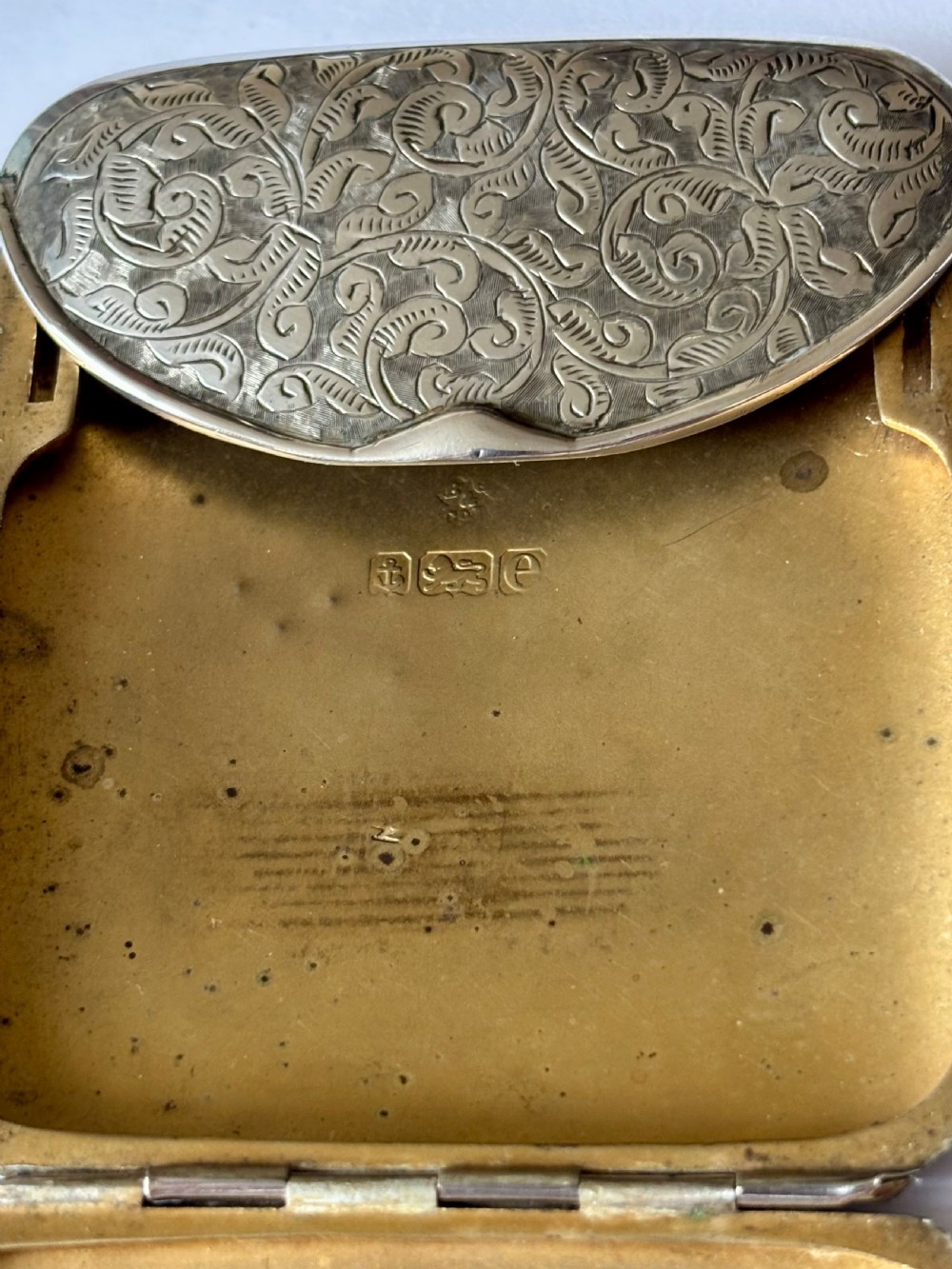 Edwardian Silver Gilt Cigarette Case with Lion Crest Boardman Glossop & Co 1904 View XIII