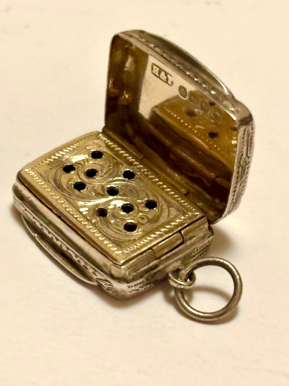 Silver Gilt Victorian Vinaigrette Birmingham 1882 Hilliard & Thomason View XII