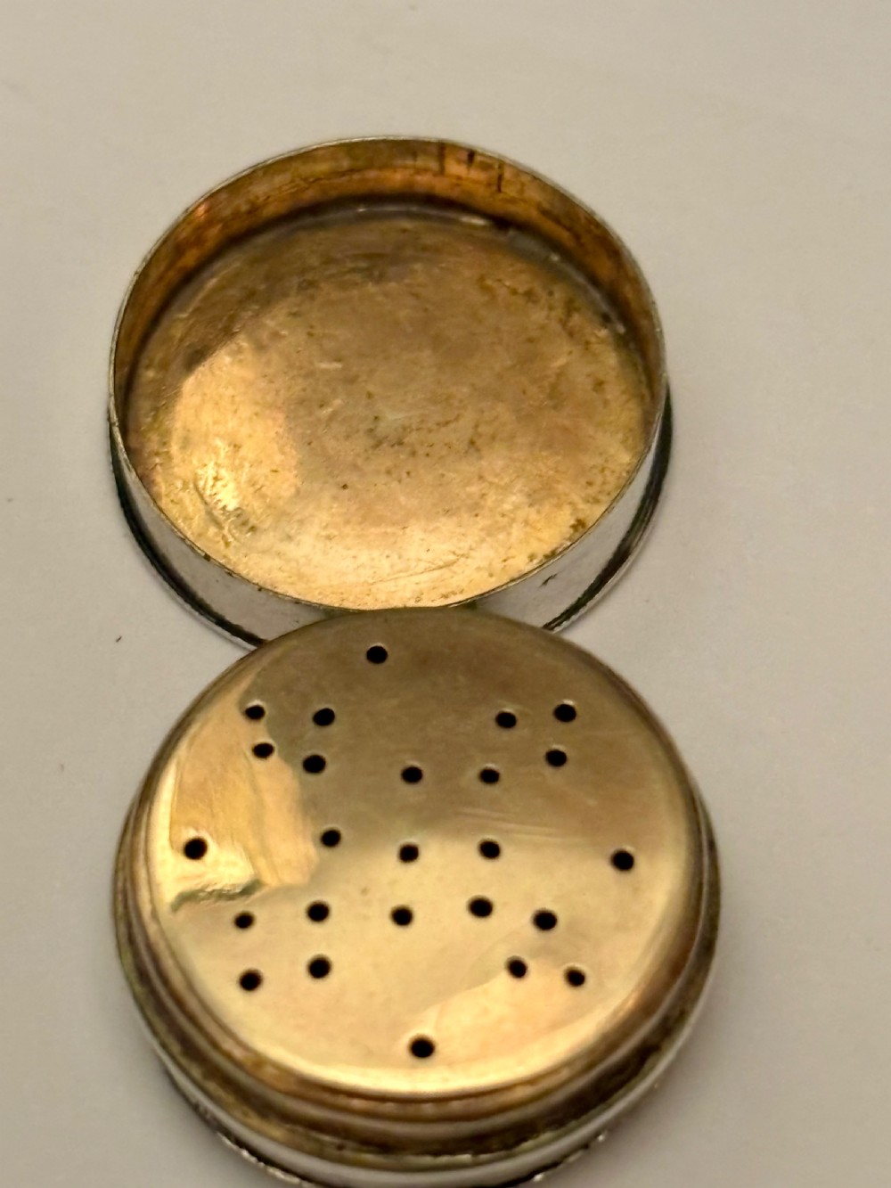 George III Silver Gilt Vinaigrette Small With Lift Off Lid & Grille with Sponge View VII