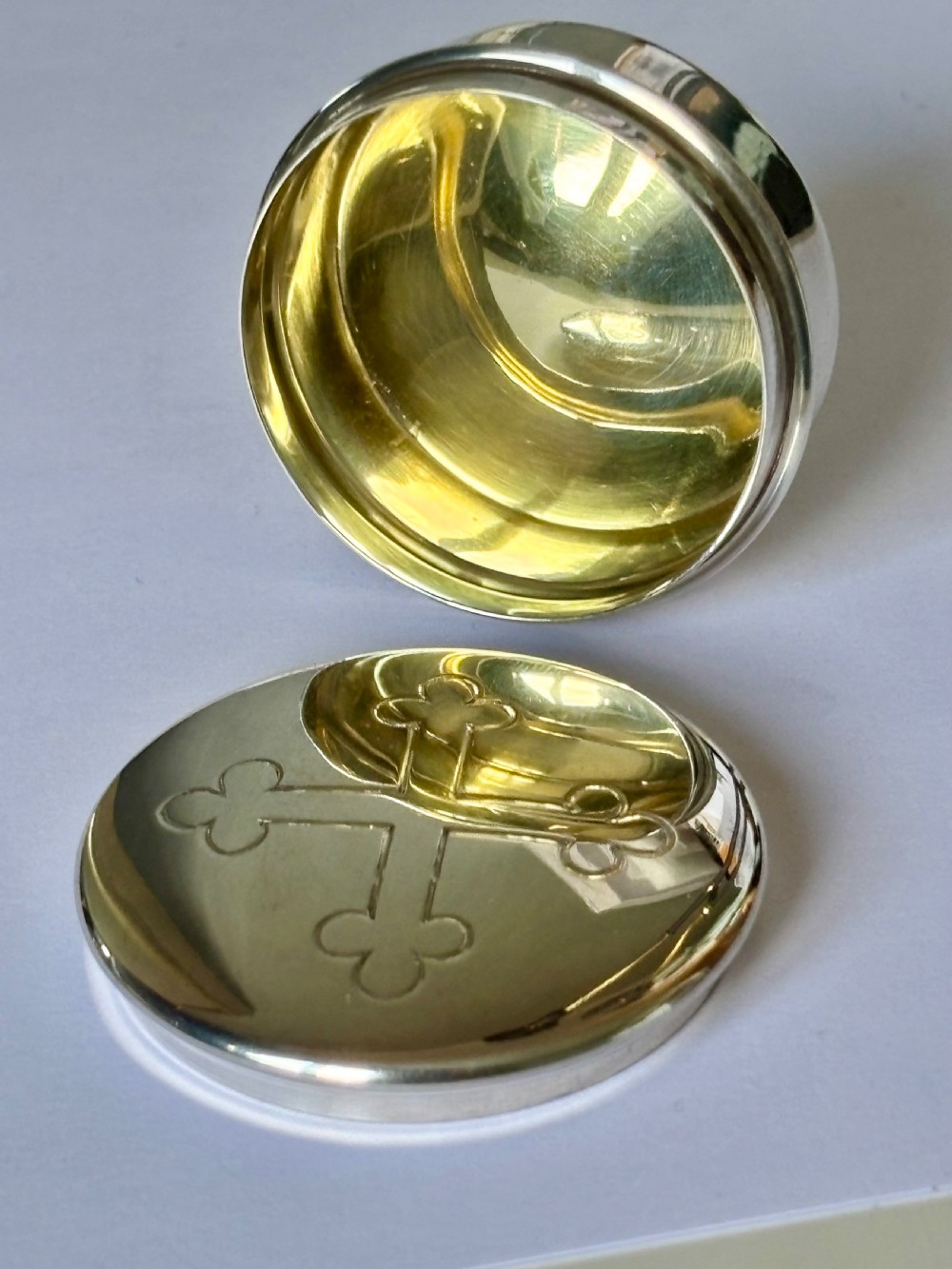 Antique Ecclesiastical Silver Gilt PYX Box Cross AR Mowbray & Co London 1934 View XII
