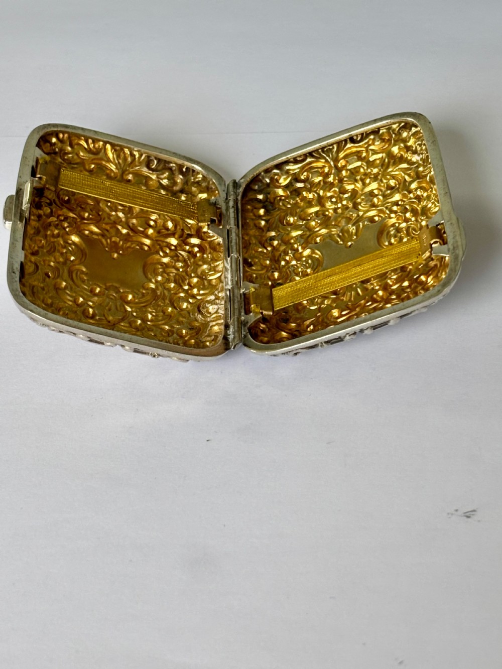 Victorian Repousse Silver Gilt Cigarette Cheroot Case HENRY MATTHEWS 1898 View XI