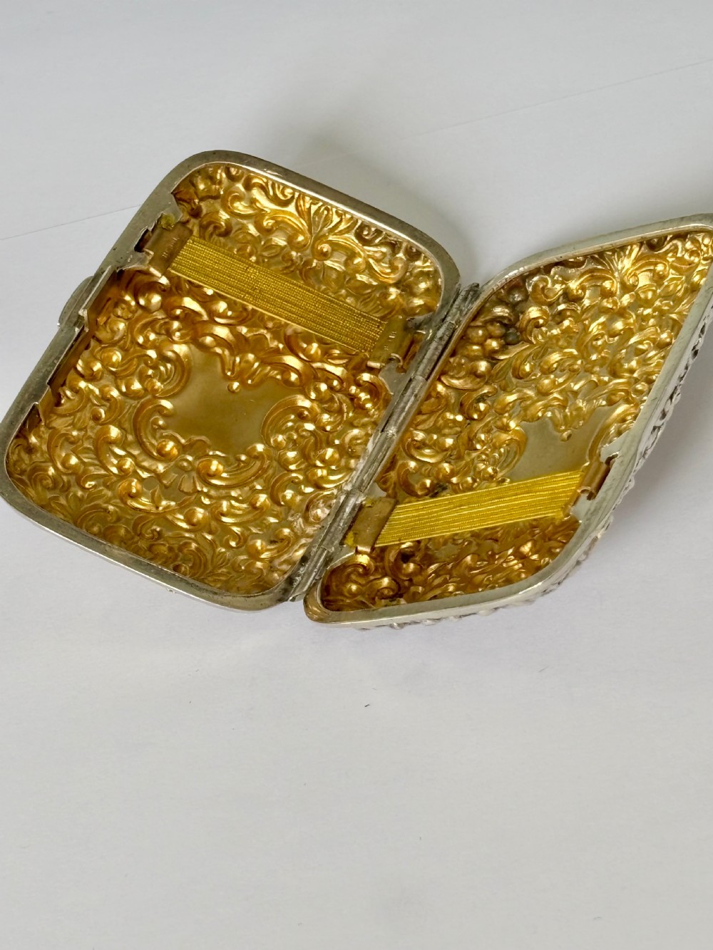 Victorian Repousse Silver Gilt Cigarette Cheroot Case HENRY MATTHEWS 1898 View XII
