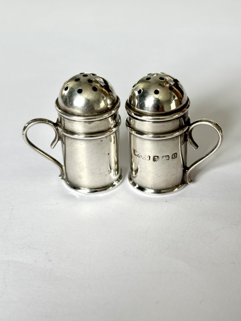 Pair of Novelty Silver Pepperettes Flour Shakers 1913 Wilfred Chidlaw Griffiths View VII