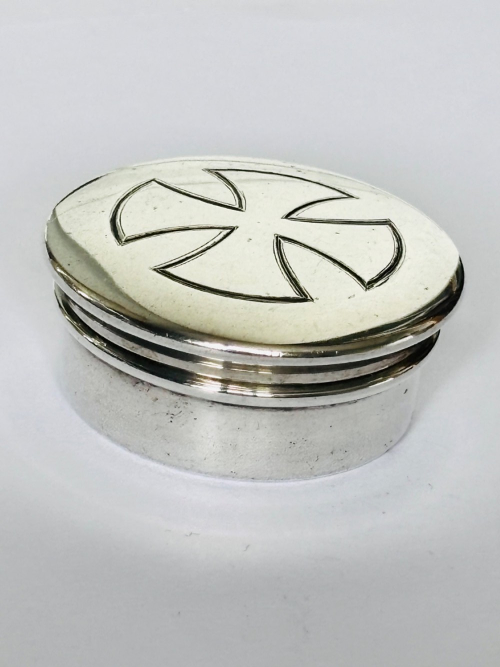 Sterling Silver Gilt Ecclesiastical PYX Box Cross AR Mowbray & Co London 1960 View III