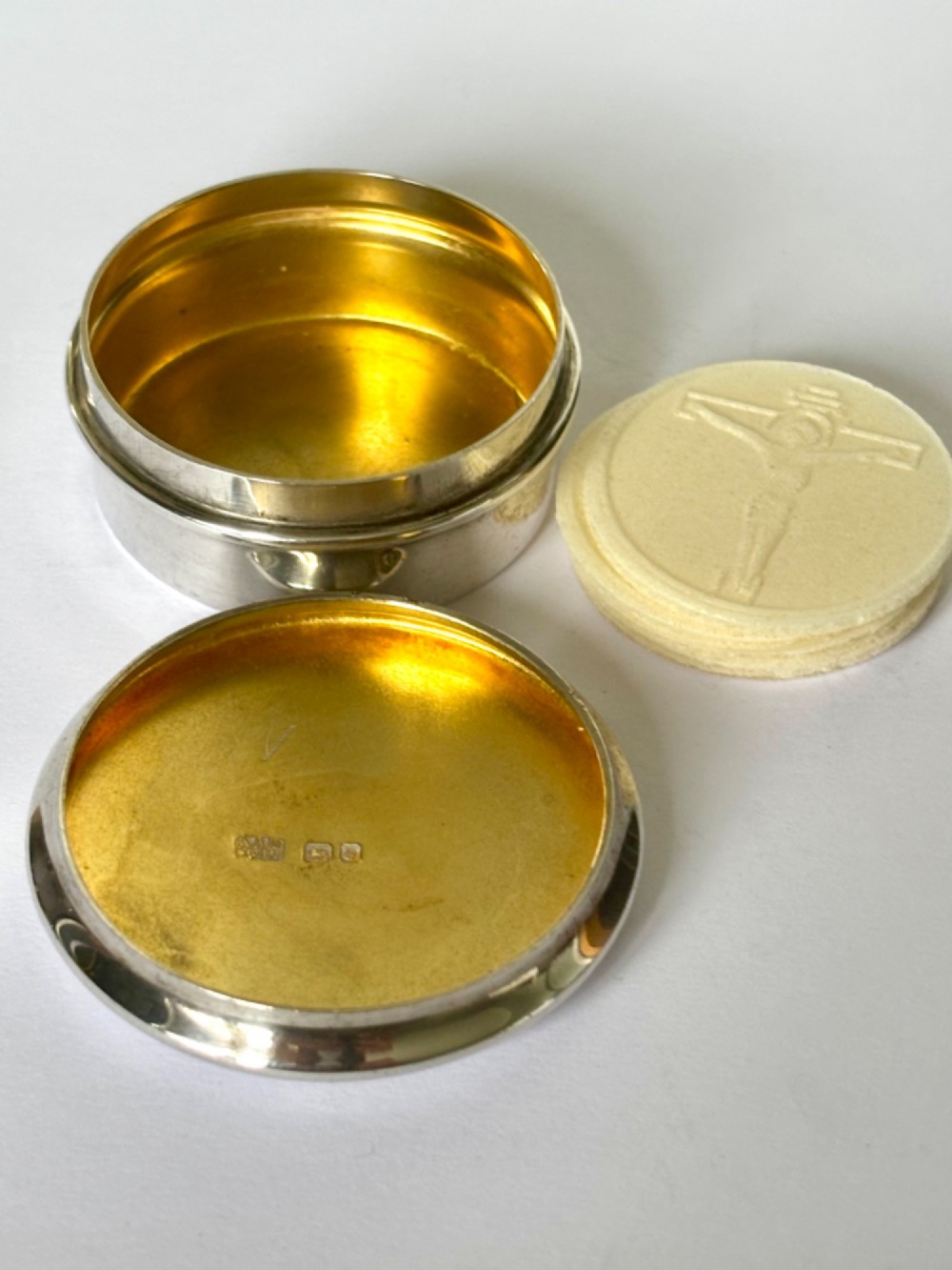 Sterling Silver Gilt Ecclesiastical PYX Box Cross AR Mowbray & Co London 1960 View X