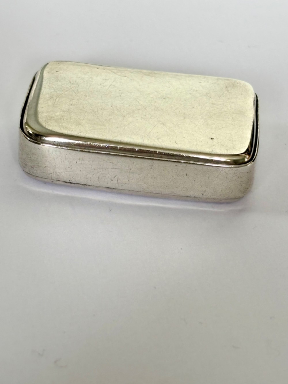 A small rectangular Victorian sterling silver vesta case with rounded corners and reeded sides. View III