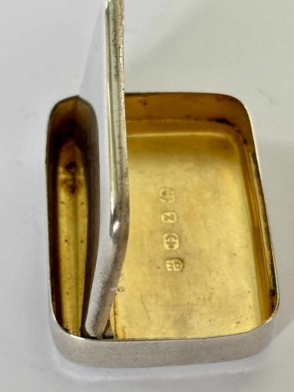 A small rectangular Victorian sterling silver vesta case with rounded corners and reeded sides. View X