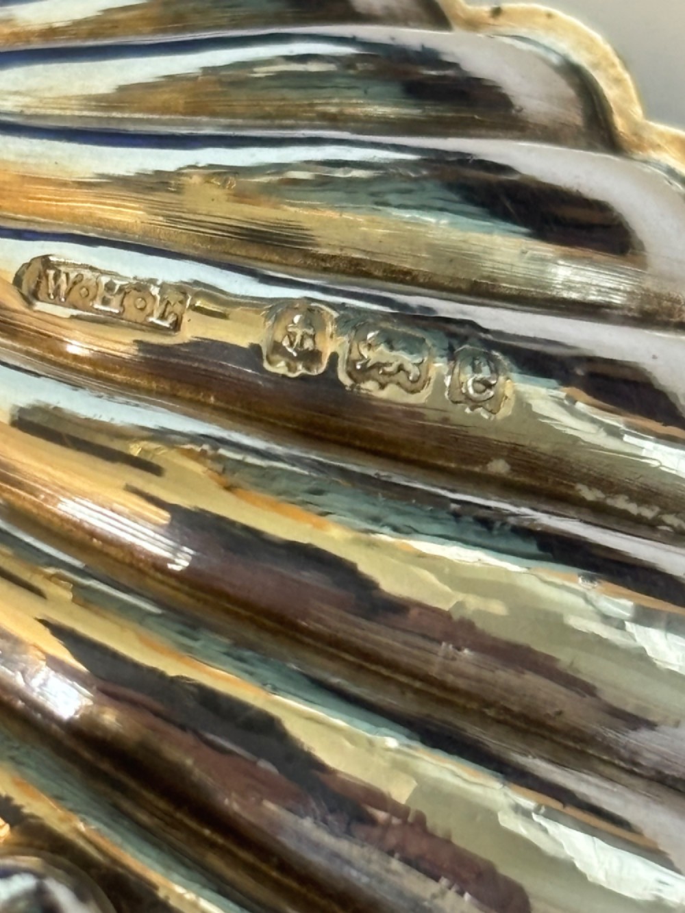 An open fitted presentation case containing two shell-shaped silver salt cellars with gilded interiors and two matching shell-bowl spoons. View IV