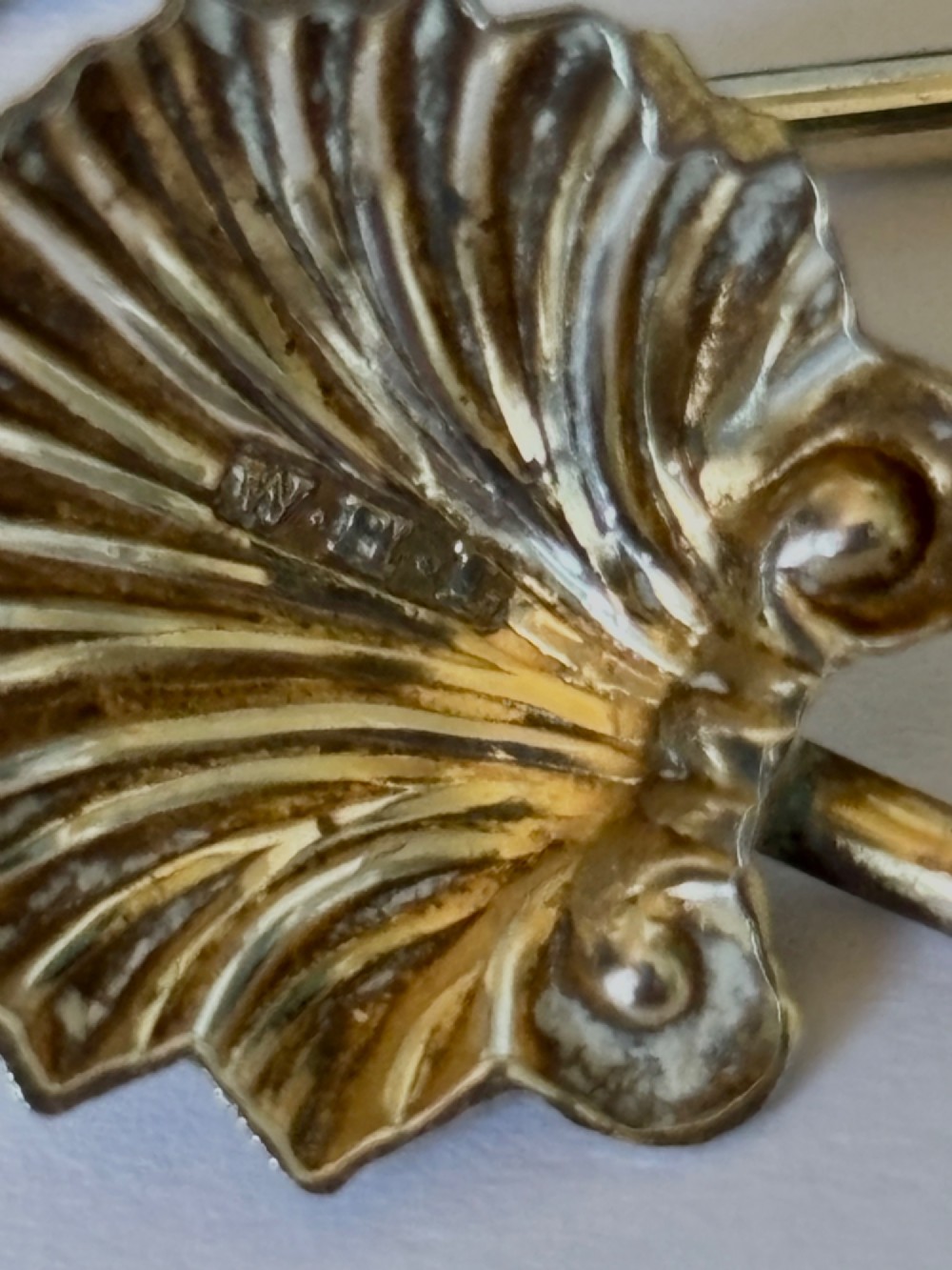 An open fitted presentation case containing two shell-shaped silver salt cellars with gilded interiors and two matching shell-bowl spoons. View V