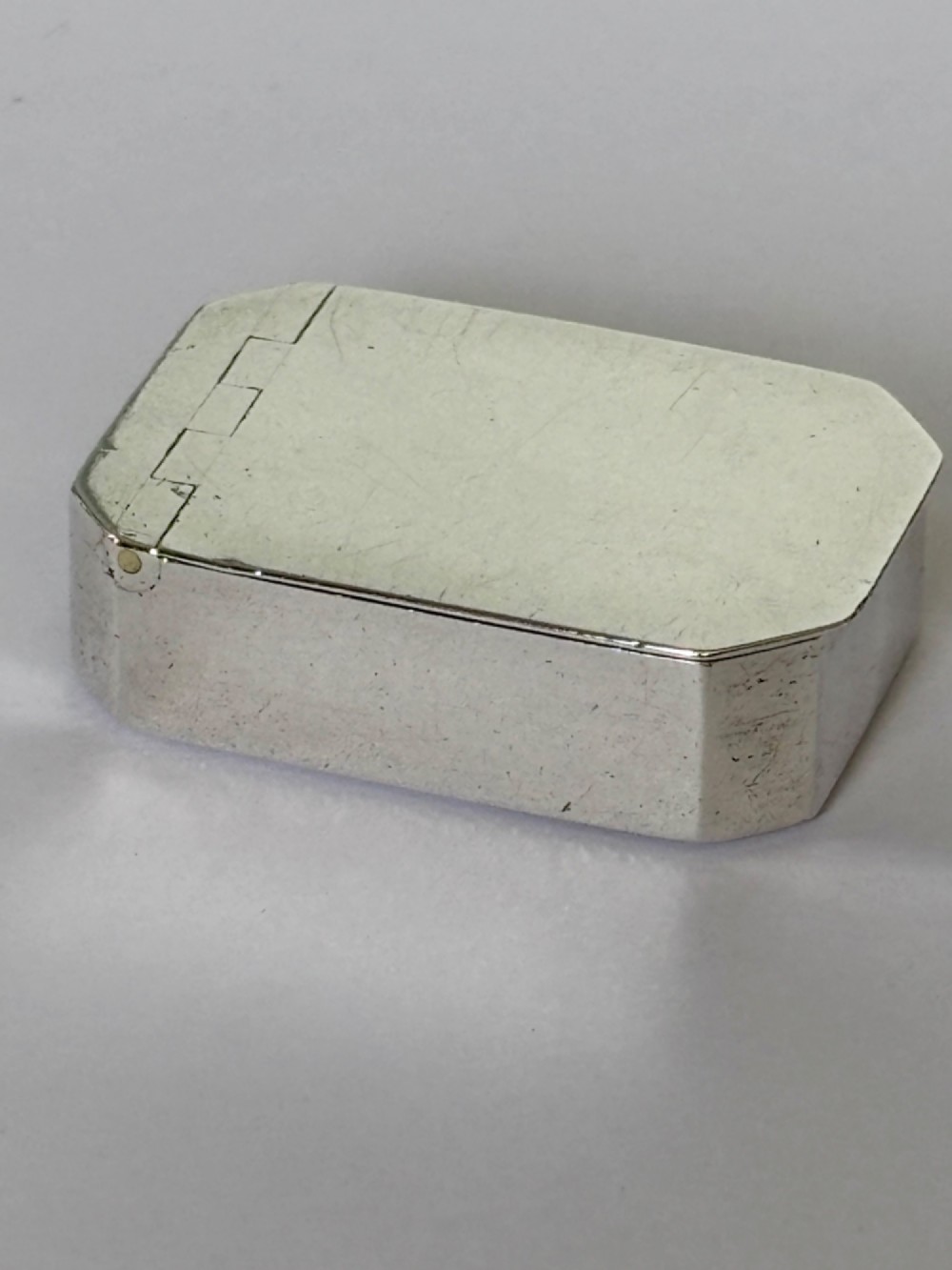 An 18th-century Georgian sterling silver pocket snuff box featuring canted corners and a flush integrated hinge.