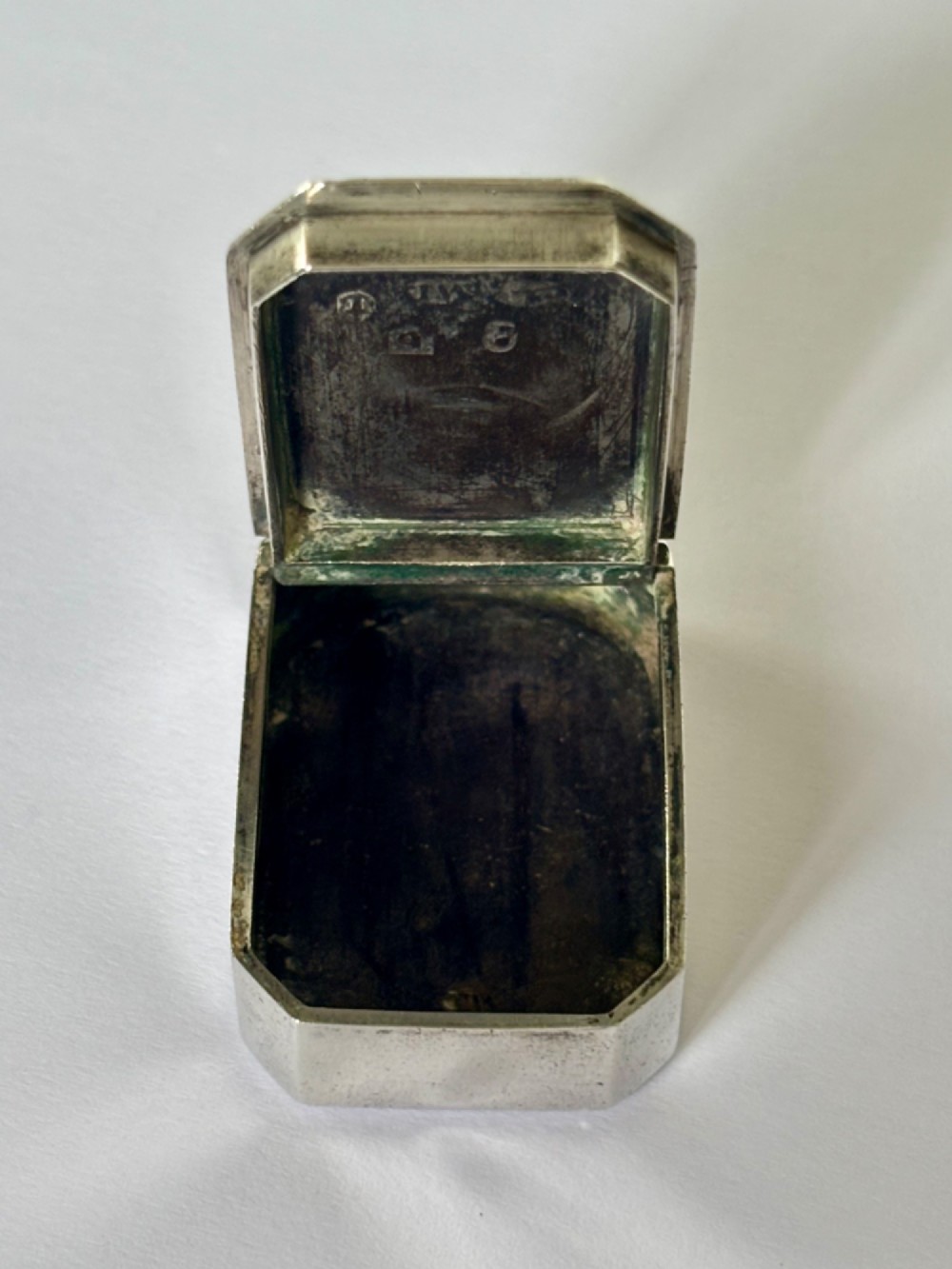 An 18th-century Georgian sterling silver pocket snuff box featuring canted corners and a flush integrated hinge. View VIII