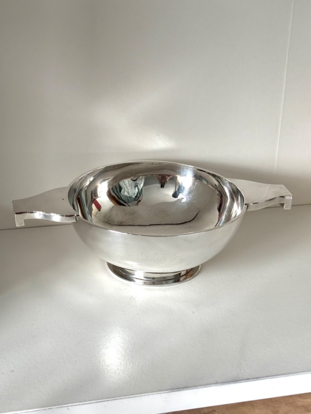 LARGE SCOTTISH SILVER QUAICH HAMILTON & INCHES EDINBURGH 1920 24cm 9.5inch 358g