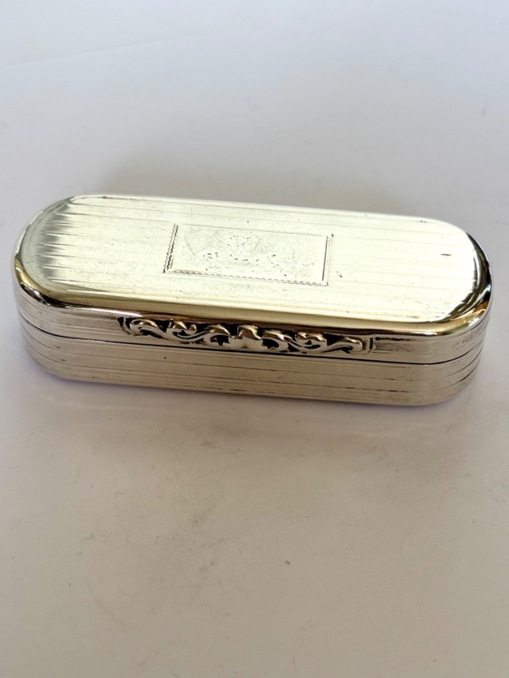 A Victorian silver gilt rectangular snuff box featuring engine-turned reeded decoration and a central rectangular cartouche on the lid. View IV