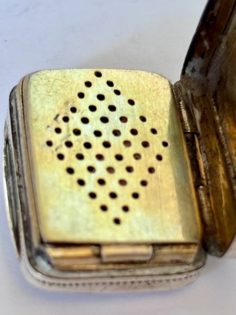 A small rectangular Georgian silver vinaigrette box with hand-engraved wrigglework patterns and a plain central oval cartouche. View IV