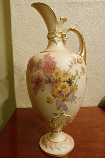 Large Royal Worcester Porcelain Ewer/vase