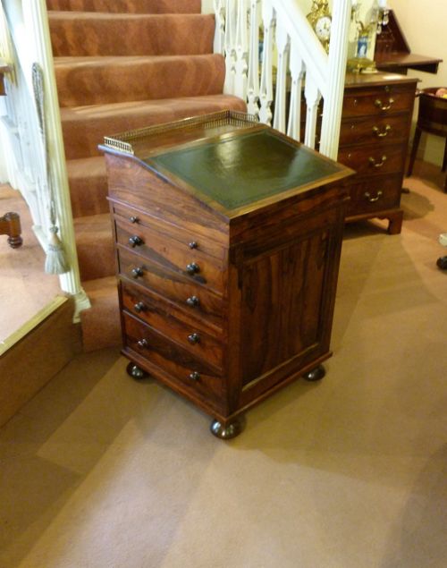 A Fine Quality Rosewood Davenport