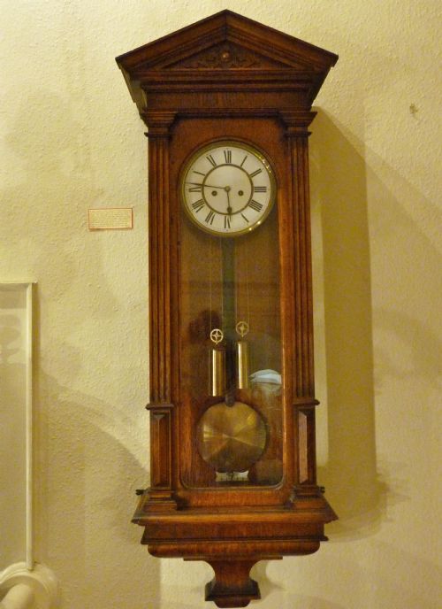 An Elegant Vienna Regulator by Lenskirk