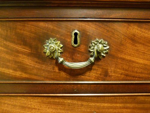 fig 1. A FINE GEORGE III MAHOGANY CHEST-ON-CHEST