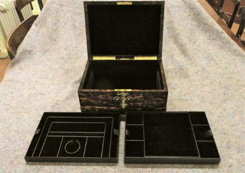 fig 1. A SUPERB LADY'S FITTED JEWELLERY BOX