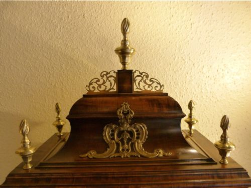 fig 2. A VERY FINE 18th century BRACKET CLOCK