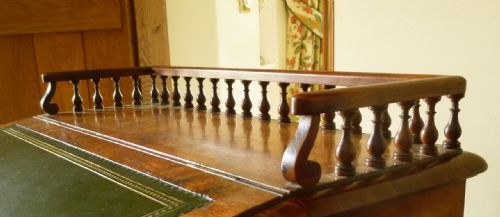 fig 3. A TRULY SUPERB DAVENPORT by GILLOWS!