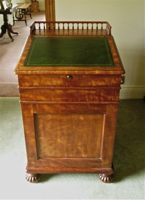 fig 1. A TRULY SUPERB DAVENPORT by GILLOWS!