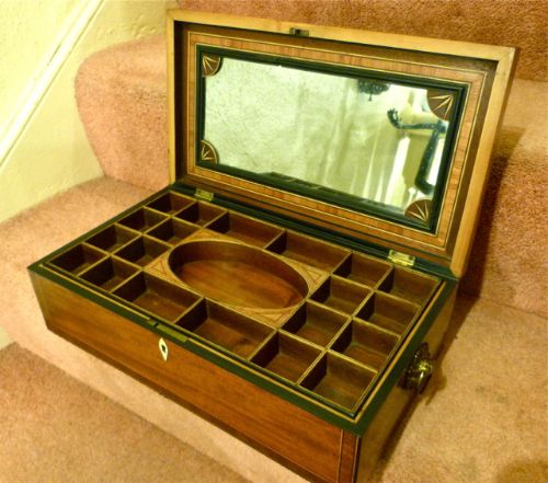 fig 2. A DELIGHTFUL GEORGE III FITTED JEWELLERY BOX