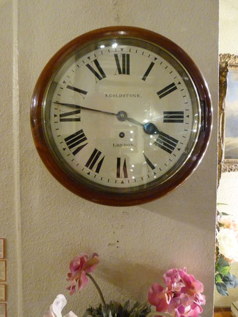 A Good Small 10-Inch Diameter Wall Clock