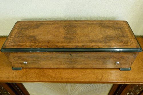 fig 1. A LARGE MELODIOUS 12-TUNE SWISS MUSIC BOX
