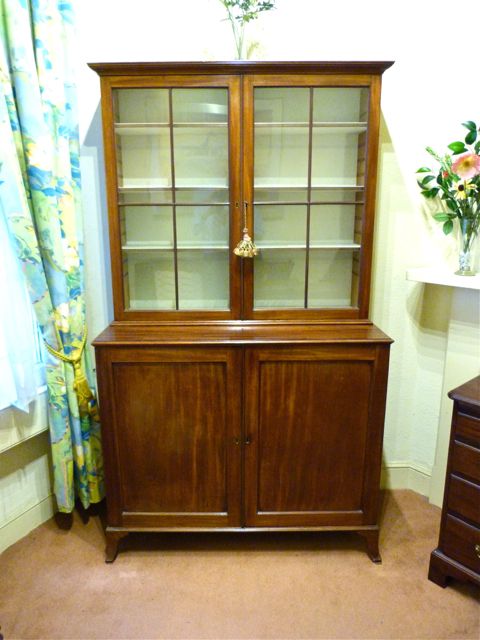 Good Mahogany Bookcase Cabinet of Compact Size
