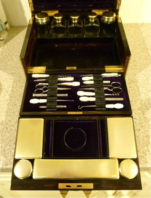 Fine Burr Walnut Ladys Dressing & Jewellery Case