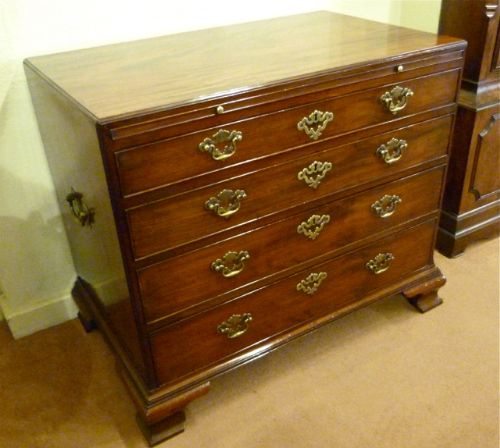 Fine Mid-18th Century Caddy-top Chest of Drawers