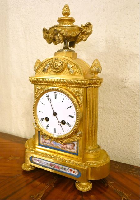 fig 1. 19TH CENTURY FRENCH PORCELAIN MOUNTED MANTLE CLOCK