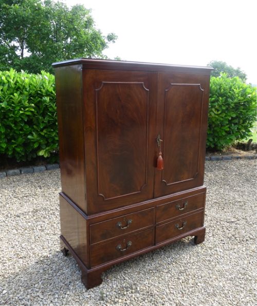 Fine George III Linen Press or Wardrobe of Compact Size