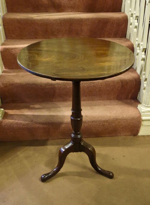George III Wine Table of Compact Size