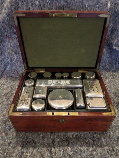 Silver Fitted Gents Dressing Case