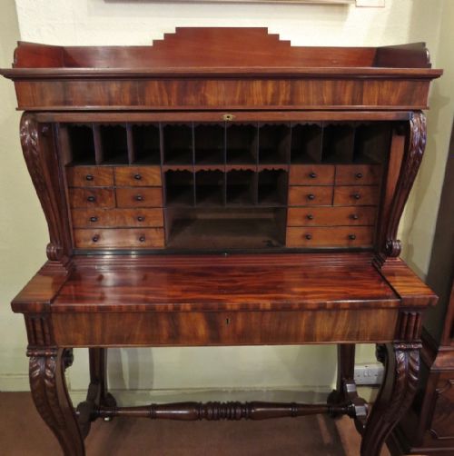 Gillows of Lancaster: Fine Mahogany Desk