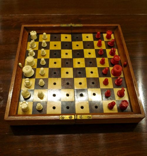 fig 1. JAQUES 'IN STATU QUO' TRAVELLING CHESS SET