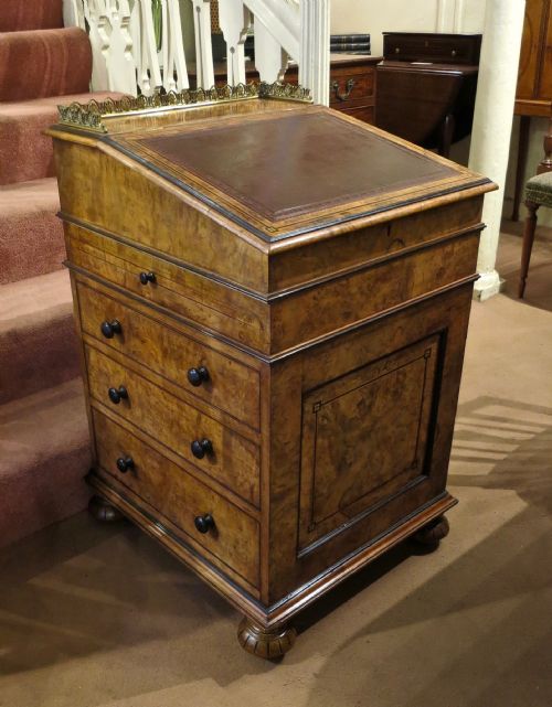Gillows: Fine Inlaid Burr Walnut Davenport