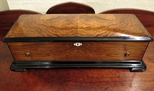 fig 1. A FINE LARGE 8-TUNE MUSIC BOX