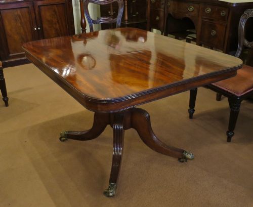Pretty Pedestal Dining Table by Gillows