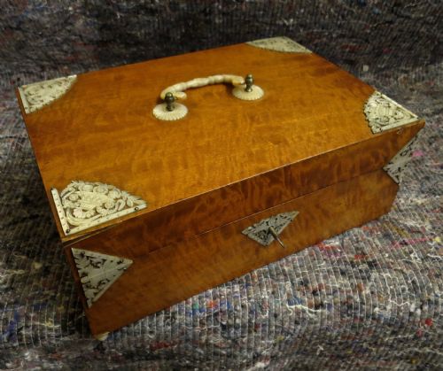 fig 1. SPECTACULAR 'PALAIS ROYALE' FITTED SEWING BOX