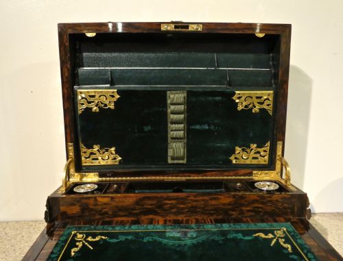 fig 2. A REMARKABLE WRITING BOX BY BETJEMANN