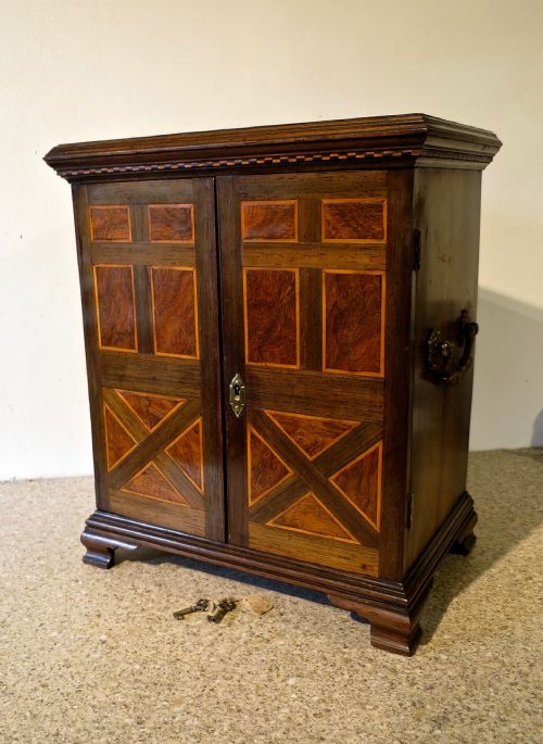 Good Table-top "Jewellery" Cabinet