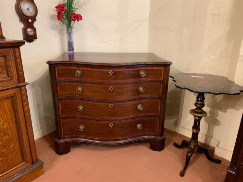 Beautiful 18th Century Serpentine Chest of Drawers