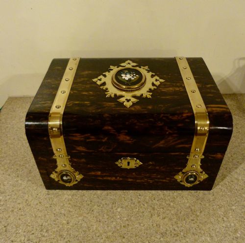 fig 2. VERY FINE FULLY FITTED GAMES COMPENDIUM