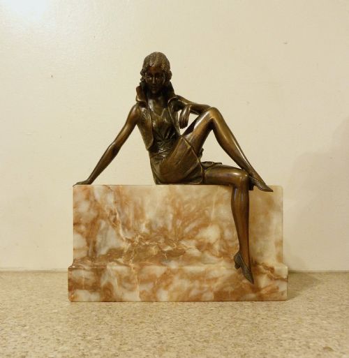 Art Deco Bronze of an Elegant Young Lady