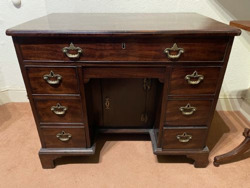 Quality Mid 18th Century Mahogany Kneehole Desk