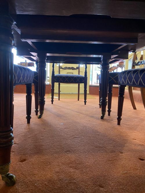 fig 1. Impressive Solid Mahogany Extending Dining Table – Mid 19th Century